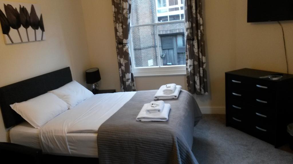 Ali Inn Oxford Room photo